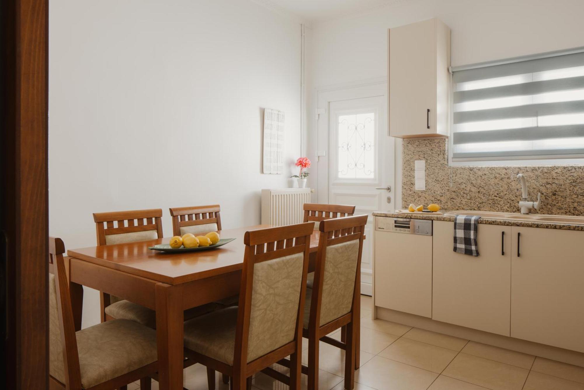 Eros Villa *